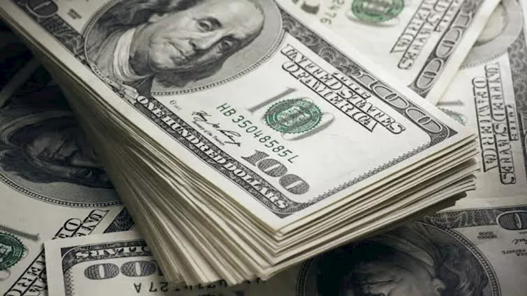بعد تراجعه دون 50 جنيها.. لماذا عاد الدولار للارتفاع؟ خبير يجيب
